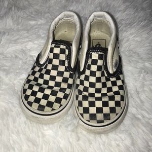 TODDLER CHECKERED VANS SIZE 7.5!!!